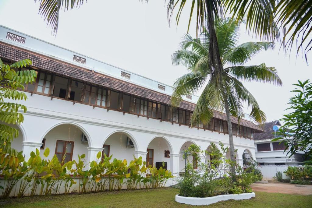 Marari Beach Bungalow Resort Alleppey Mararikulam Bagian luar foto